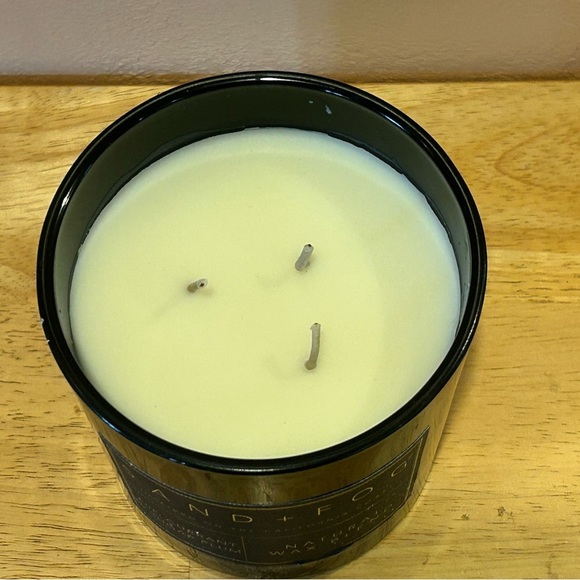 Sand + Fog Red Currant & Sugar Plum Scented candle. Natural Wax Blend. NWTS - Picture 6 of 7